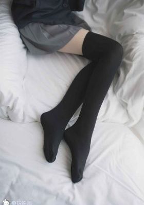 女搜查官紧身皮衣调教